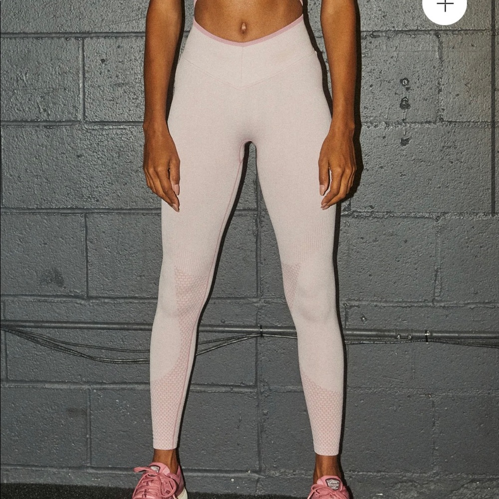 Level up blush S/M leggings in Joja brand.  Stunning!  Selling shirt separately.